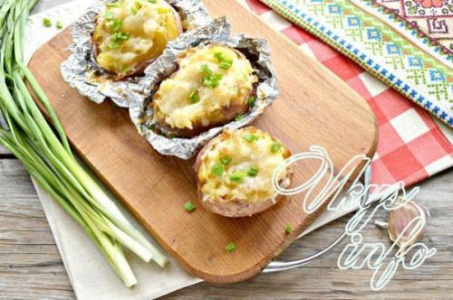 Картофель в духовке с сыром и майонезом. Картошка под сыром с майонезом в духовке 18