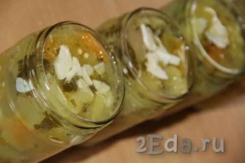 Перец маринованный на зиму с чесноком и петрушкой. Болгарский перец, маринованный с петрушкой и чесноком на зиму 08