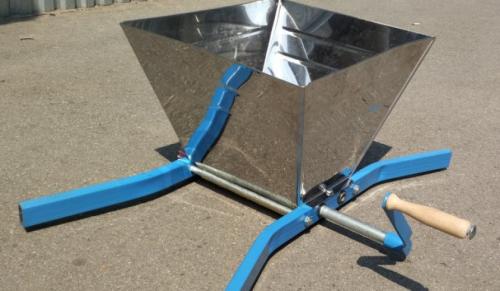 Давить виноград приспособление. Разновидности дробилок для винограда