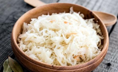 Как убрать горечь из квашеной капусты. А вот почему кислая капуста горчит на самом деле, не хрустит, желтая и невкусная удается: 5 причин, 5 хитростей и вкусный рецепт