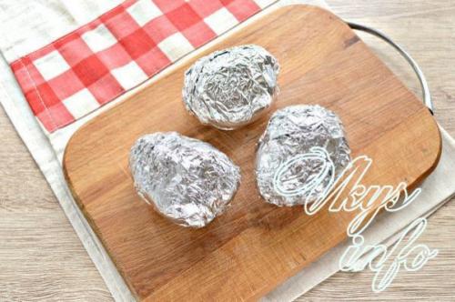 Картофель в духовке с сыром и майонезом. Картошка под сыром с майонезом в духовке 12