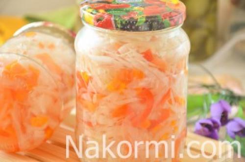 Салат капуста болгарский перец лук морковь на зиму. Салат из капусты, перца, моркови и лука на зиму