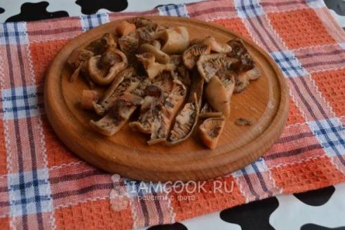 Как приготовить рыжики в сметане. Пошаговый рецепт с фото и видео
