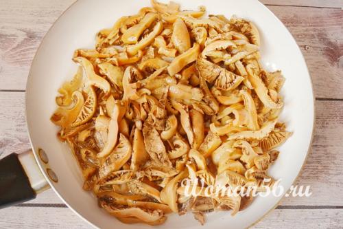 Как приготовить рыжики в сметане. Жареные рыжики со сметаной
