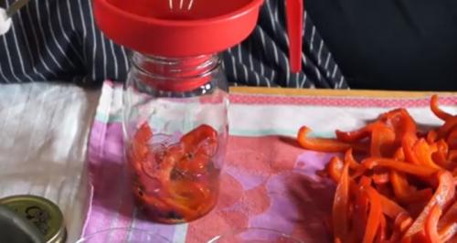 Маринованный перец с чесноком быстрого приготовления. Маринованный перец в масле с чесноком