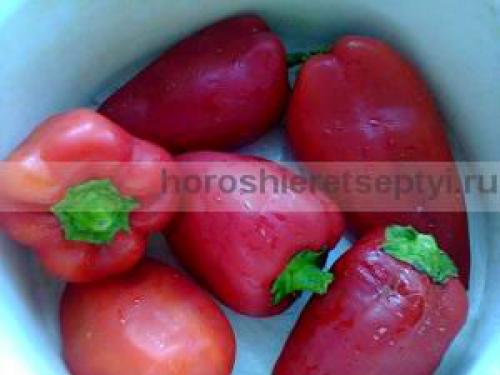 Перец маринованный целиком с чесноком. Ингредиенты: