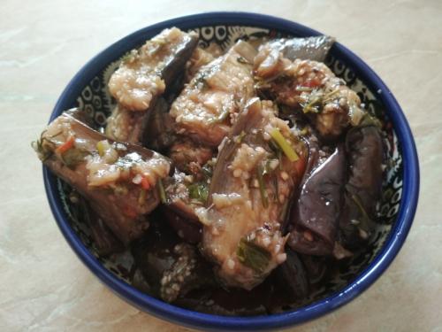 Баклажаны с чесноком и кинзой на зиму. Пикантные баклажаны с кинзой, чесноком и чили 48