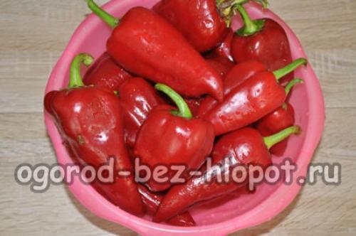 Перцы маринованные с чесноком и петрушкой. Маринованный сладкий болгарский перец с петрушкой и чесноком на зиму