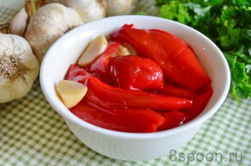 Перец маринованный целиком с чесноком. 