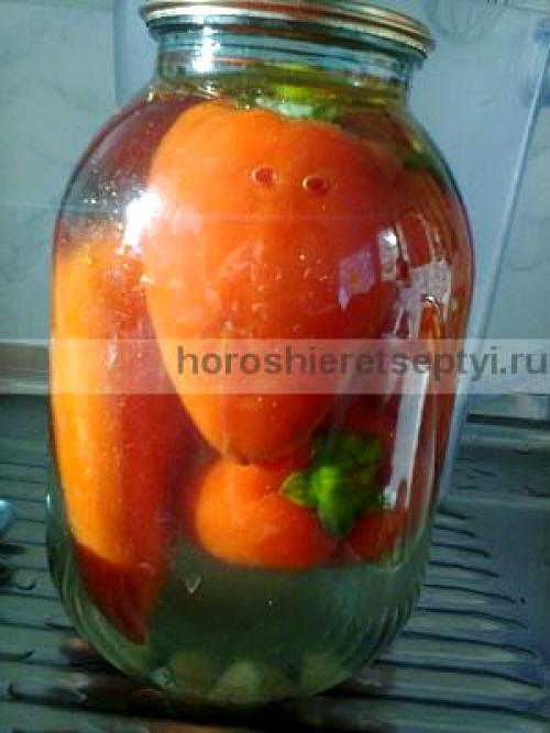 Перец маринованный целиком с чесноком. Ингредиенты: