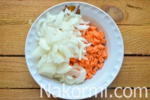 Салат на зиму из перца болгарского моркови и капусты. Салат из капусты, перца, моркови и лука на зиму