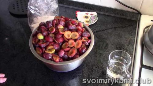 Сливы в собственном соку на зиму рецепты на 1 литровую банку. Вкусная слива в собственном соку на зиму