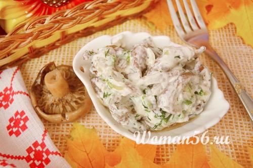 Рыжики в сметане. Жареные рыжики со сметаной