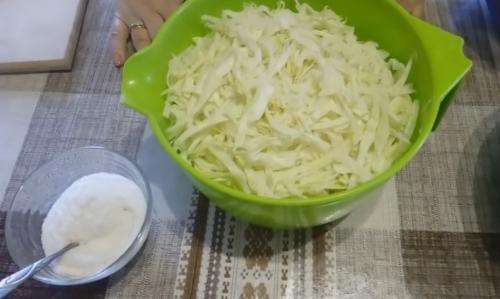 Салаты из капусты на зиму рецепты пальчики оближешь. Салат из капусты на зиму без стерилизации — получается очень вкусно в банке