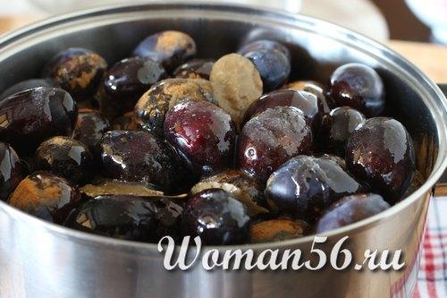 Сливы маринованные по кавказски. Слива маринованная на зиму. Рецепт с фото