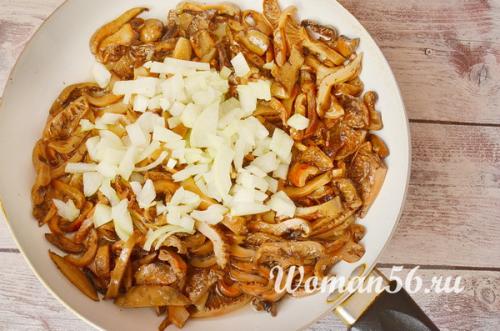 Рыжики в сметане. Жареные рыжики со сметаной