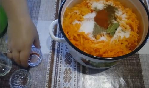 Салаты из капусты на зиму рецепты пальчики оближешь. Салат из капусты на зиму без стерилизации — получается очень вкусно в банке