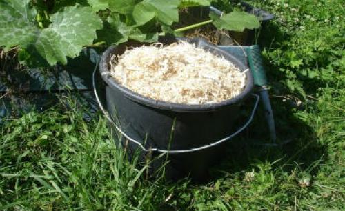 Опилки для дорожек. На даче, в саду и огороде