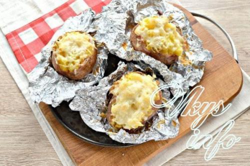 Картошка в духовке с чесноком сыром и майонезом. Картошка под сыром с майонезом в духовке 17