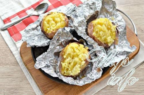 Картошка в духовке с чесноком сыром и майонезом. Картошка под сыром с майонезом в духовке 14