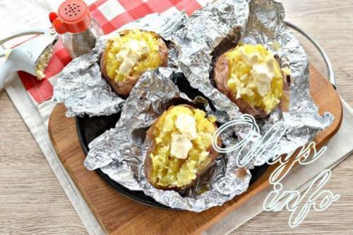 Картошка в духовке с чесноком сыром и майонезом. Картошка под сыром с майонезом в духовке 15