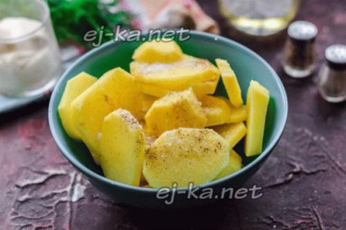 Картошка в духовке с чесноком сыром и майонезом. Картошка под сыром с майонезом в духовке 29