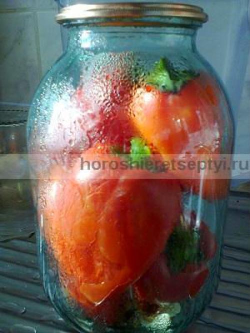 Перец маринованный целиком с чесноком. Ингредиенты: