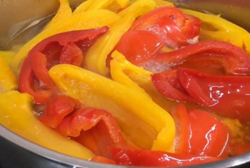 Рецепт маринованного болгарского перца с чесноком и зеленью. Маринованный болгарский перец на зиму: 11 рецептов заготовки