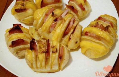 Картошка с сыром майонезом и чесноком в духовке. Картошка под сыром с майонезом в духовке 35