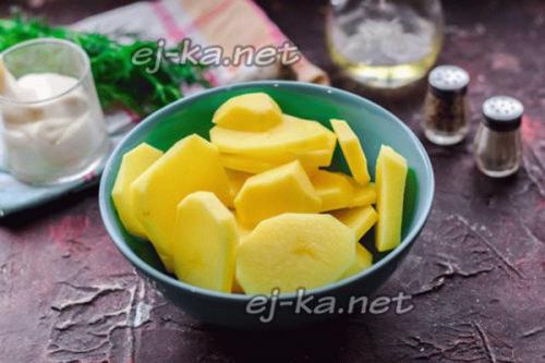 Картошка с сыром майонезом и чесноком в духовке. Картошка под сыром с майонезом в духовке 29