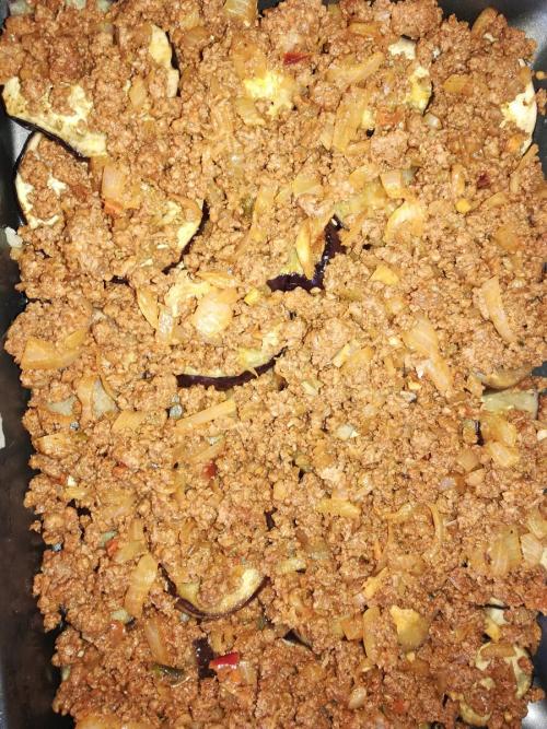 Мусака с фаршем и баклажанами и картошкой. Мусака из баклажанов-знаменитое блюдо греческой кухни