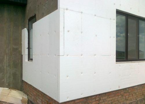 Утеплить саженцы пенопластом. Утепление стен снаружи пенопластом