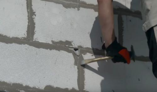 Утеплить саженцы пенопластом. Утепление стен снаружи пенопластом