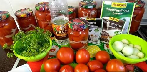 Помидоры маринованные половинками с луком и растительным маслом. Помидоры половинками с луком - съедаются вместе с маринадом