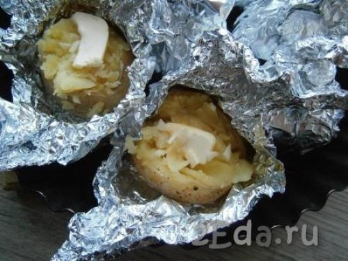 Картошка в духовке с майонезом и чесноком и сыром. Картофель запеченный в духовке с сыром, майонезом и чесноком 18