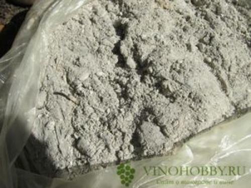 Чем обработать виноград перед укрытием на зиму. Удобрения, вносимые осенью перед укрытием винограда