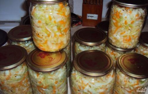 Салат на зиму из капусты моркови и болгарского перца. Вкусный салат из капусты на зиму: «Витаминный» 23