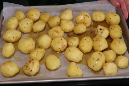 Маринад для картошки. Как запечь картошку в духовке с румяной корочкой