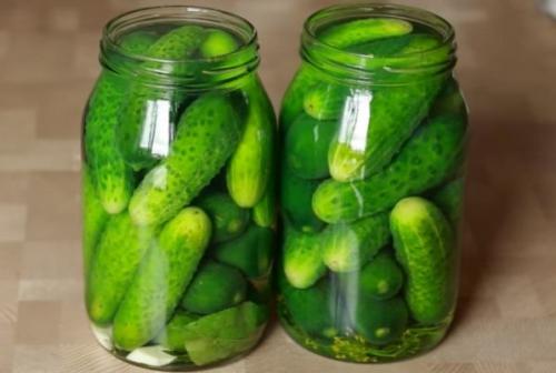 Мелкие маринованные огурчики. Хрустящие маринованные огурцы на зиму — рецепт на 1 литр 09