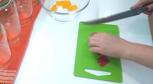 Как закрыть крупные помидоры порезанные на зиму без стерилизации. Помидоры резаные с маслом и луком — самые вкусные рецепты на зиму