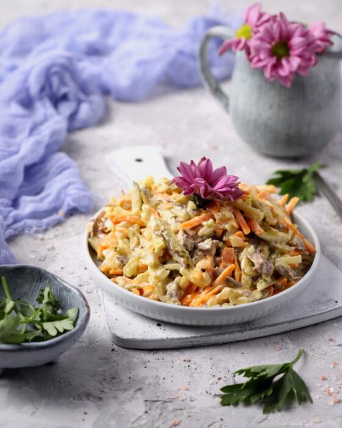 Салат обжорка с блинами. Салат «Обжорка»: сытный салат на скорую руку