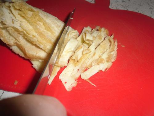 Салат разбойничий с блинами курицей и чесноком. САЛАТ БЛИННЫЙ С КОПЧЕНОЙ КУРОЧКОЙ