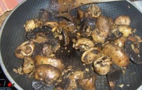 Жареные консервированные грибы. Ингредиенты для приготовления консервированных жареных грибов: