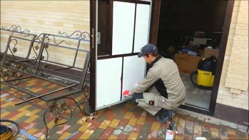 Как сделать валик для утепления двери. Утепление входной двери в частном доме