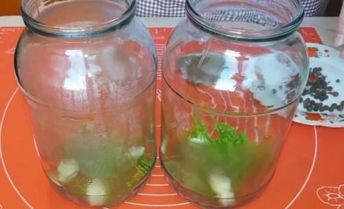 Маленькие огурчики на зиму хрустящие в литровых банках. Хрустящие маринованные огурцы на зиму — на 1,5 литровую банку