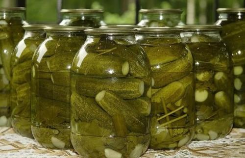 Мелкие маринованные огурчики на зиму. Хрустящие маринованные огурцы в банках. Самые вкусные рецепты на зиму