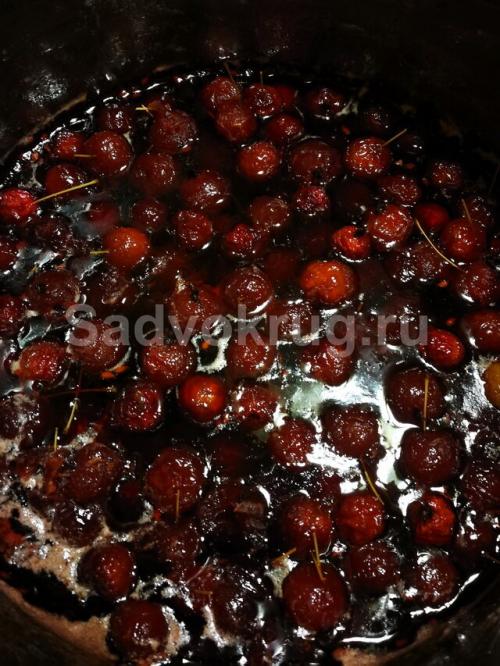 Заготовки из райских яблок на зиму. Наши заготовки на зиму. Варим вкусное варенье из «райских яблочек».