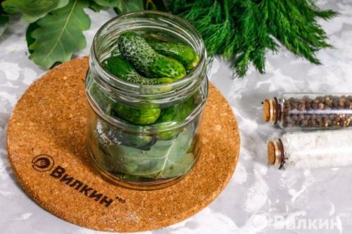 Корнишоны в банке. Маринованные корнишоны на зиму