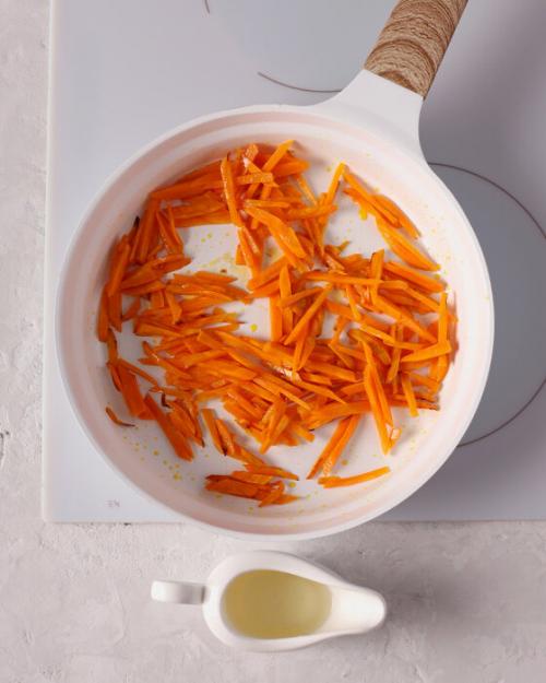 Салат обжорка с блинами. Салат «Обжорка»: сытный салат на скорую руку