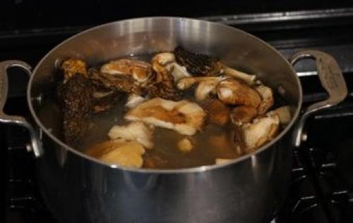 Жареные консервированные грибы. Ингредиенты для приготовления консервированных жареных грибов: